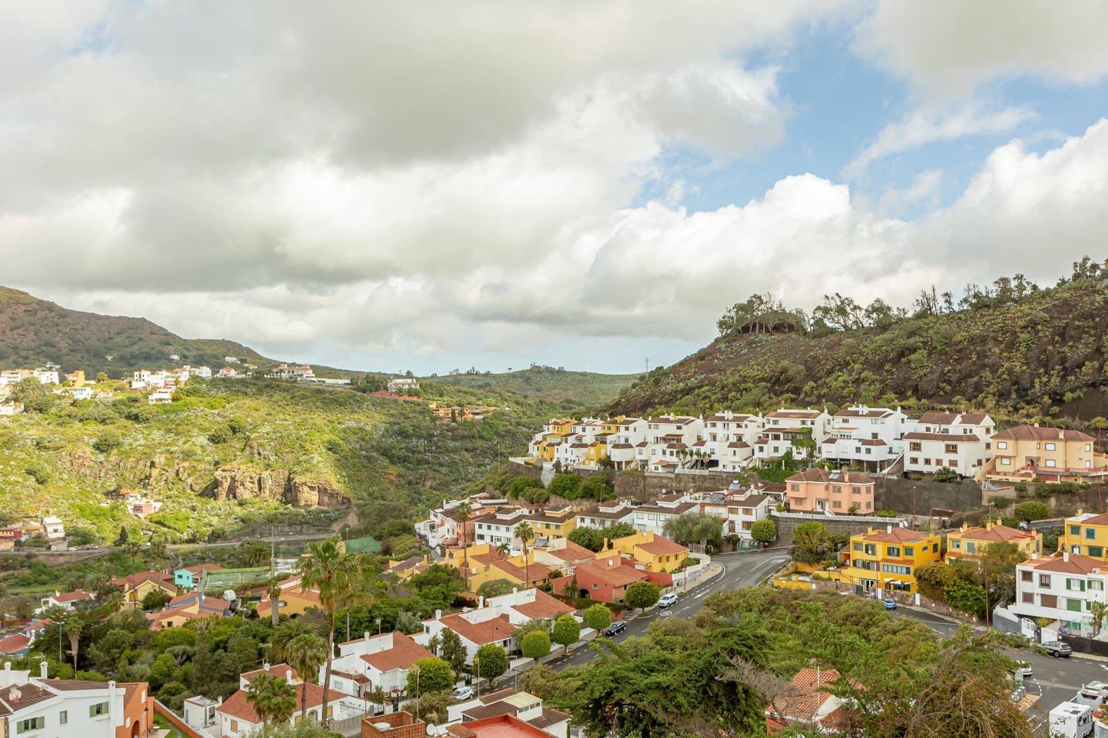 5 bedroom Villa for sale in Santa Brigida with garage - € 895,000 (Ref: 9804302)