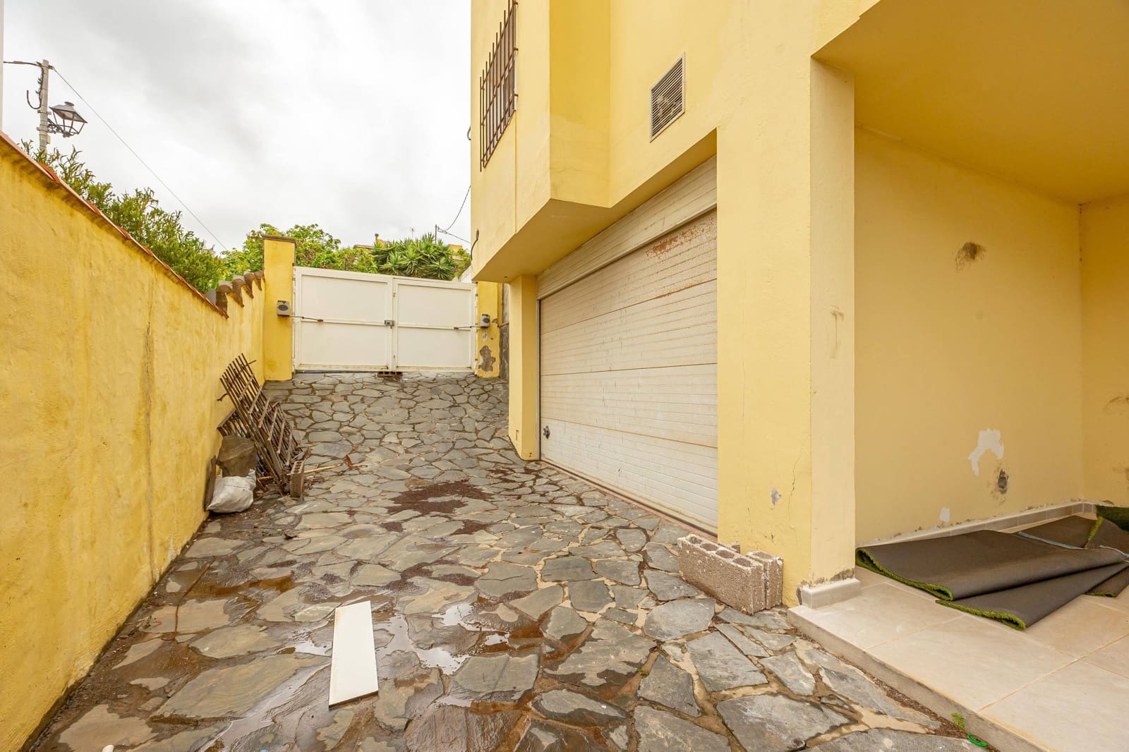 5 bedroom Villa for sale in Santa Brigida with garage - € 895,000 (Ref: 9804302)