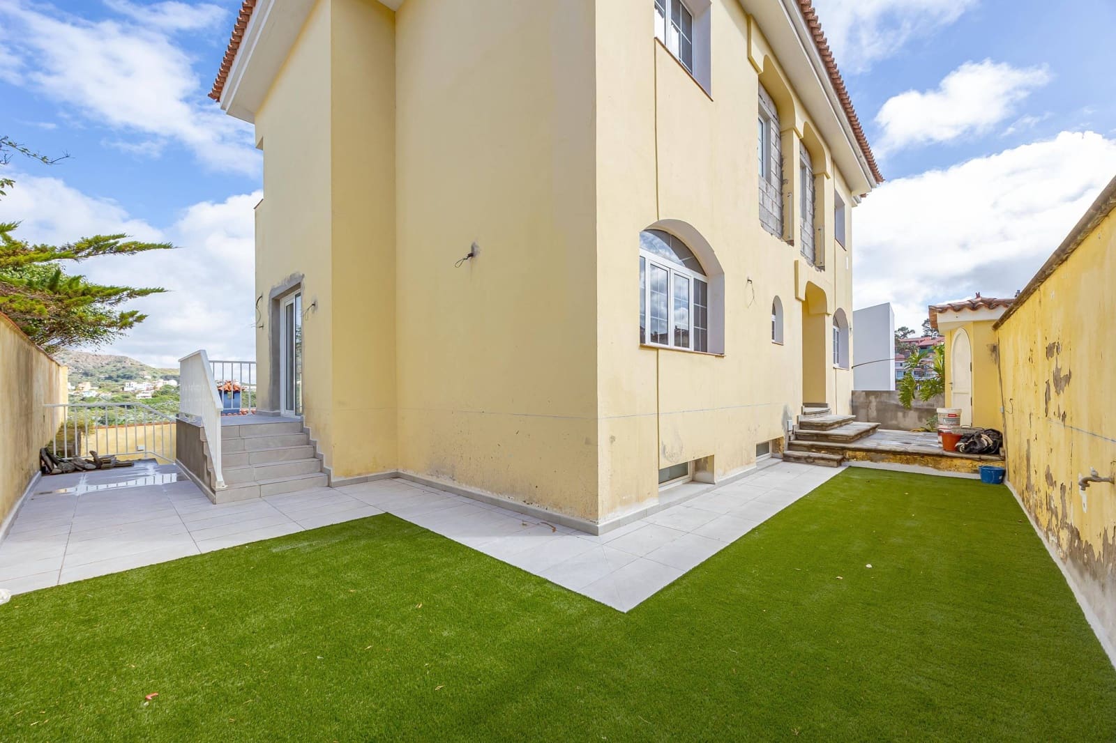 5 bedroom Villa for sale in Santa Brigida with garage - € 895,000 (Ref: 9804302)