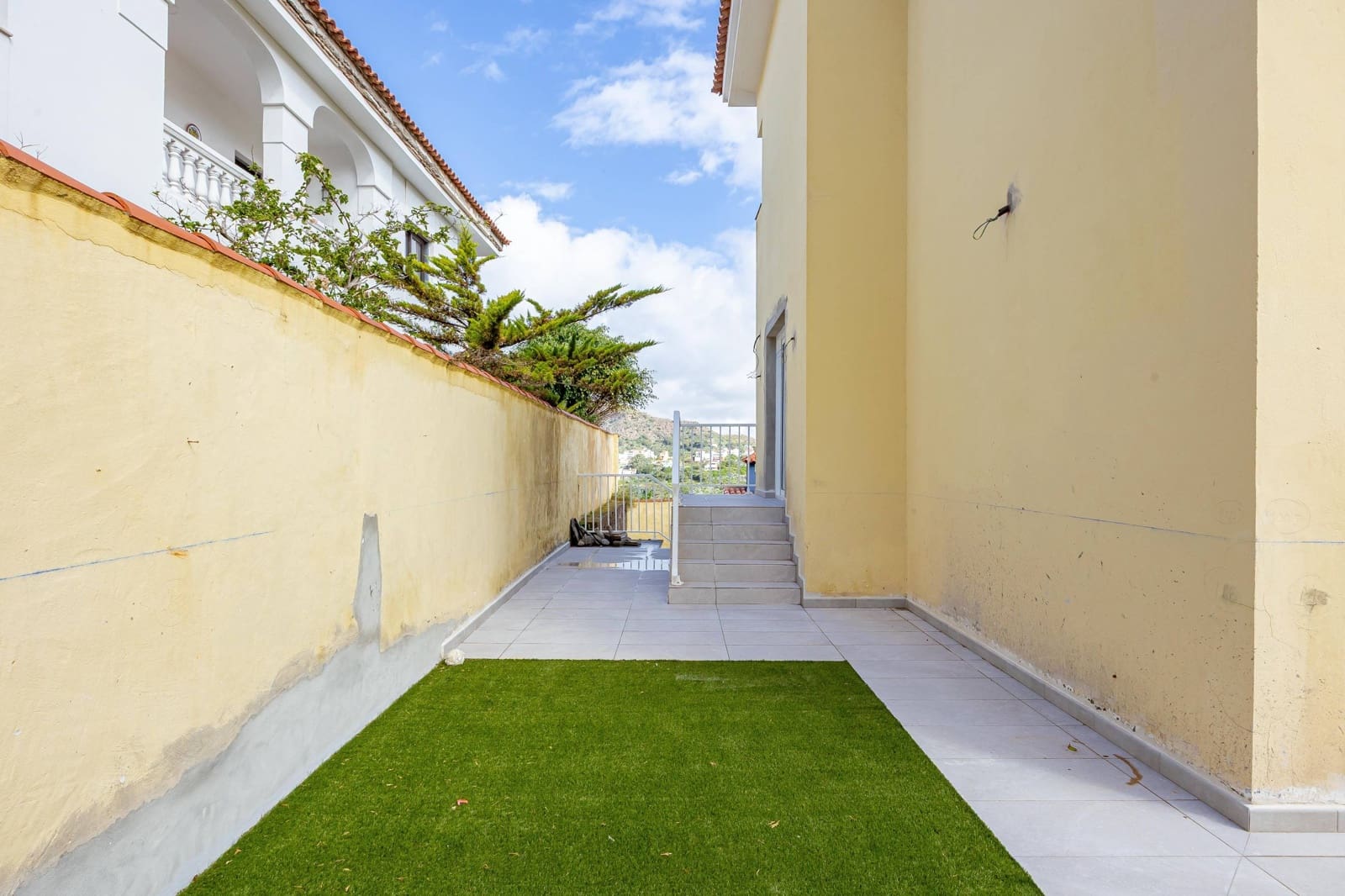 5 bedroom Villa for sale in Santa Brigida with garage - € 895,000 (Ref: 9804302)