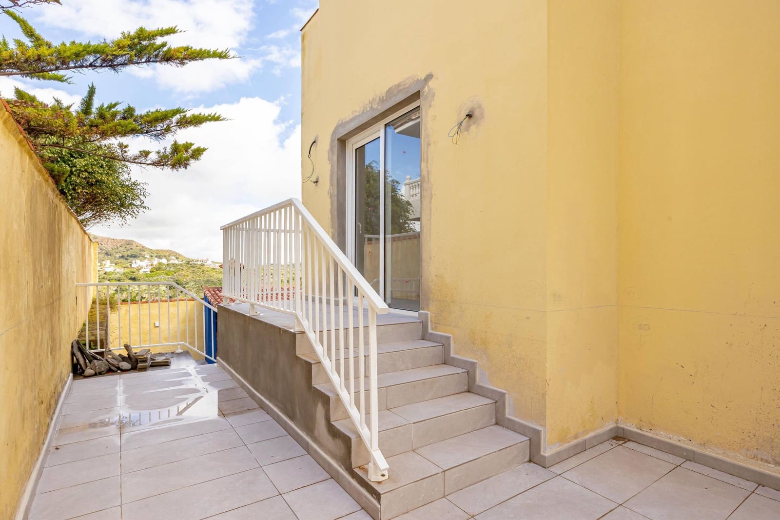 5 bedroom Villa for sale in Santa Brigida with garage - € 895,000 (Ref: 9804302)