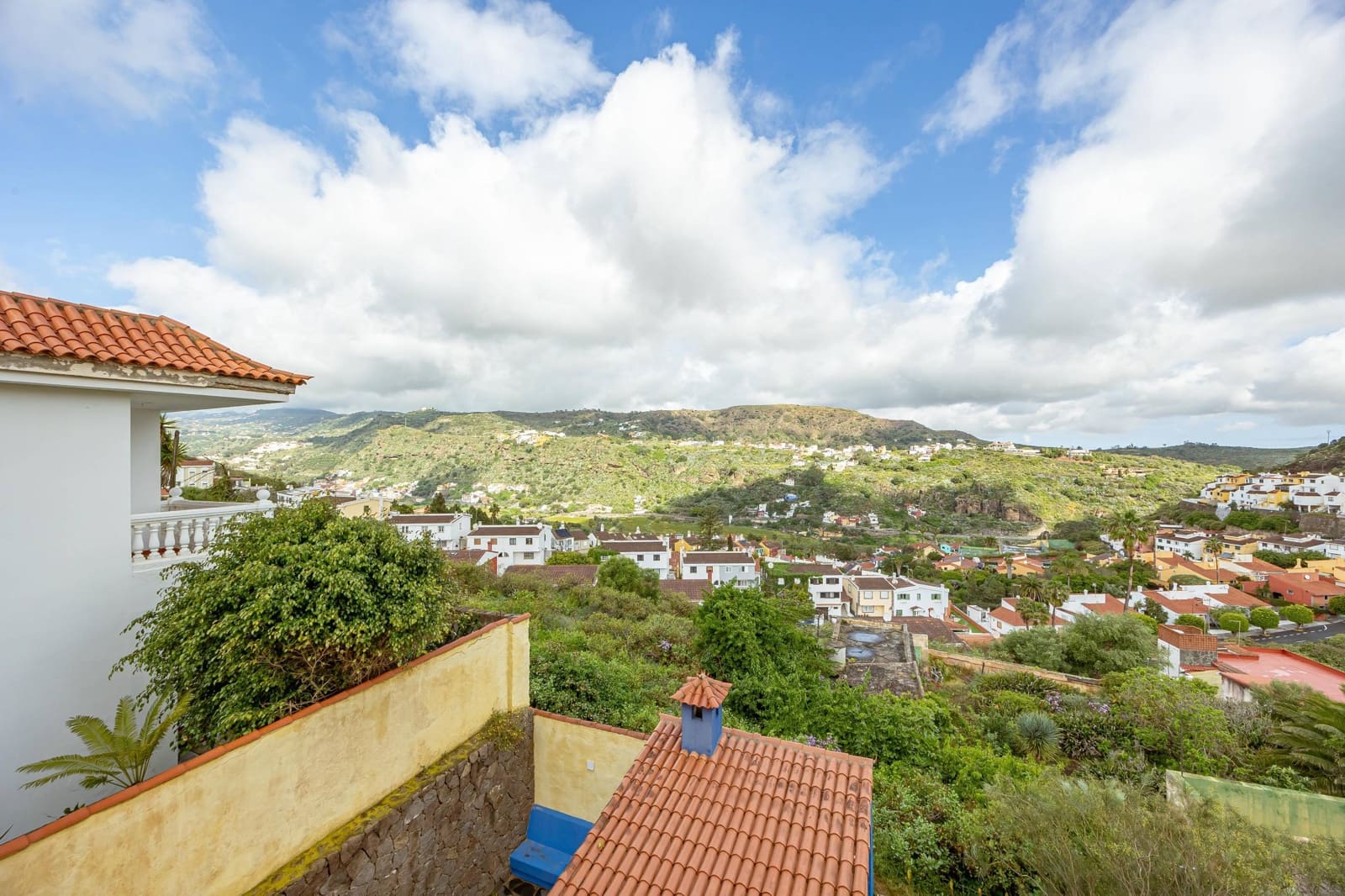 5 bedroom Villa for sale in Santa Brigida with garage - € 895,000 (Ref: 9804302)