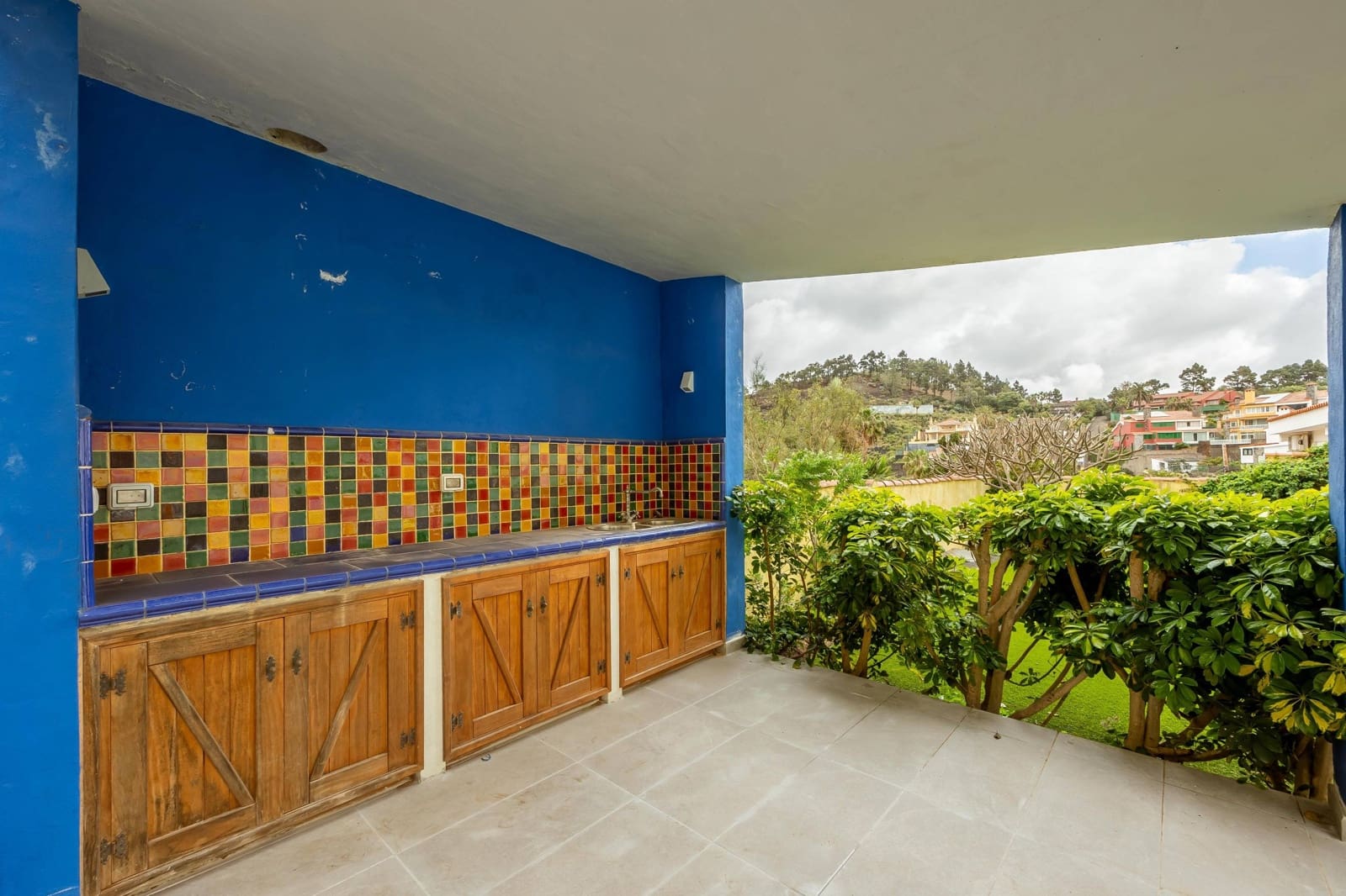 5 bedroom Villa for sale in Santa Brigida with garage - € 895,000 (Ref: 9804302)