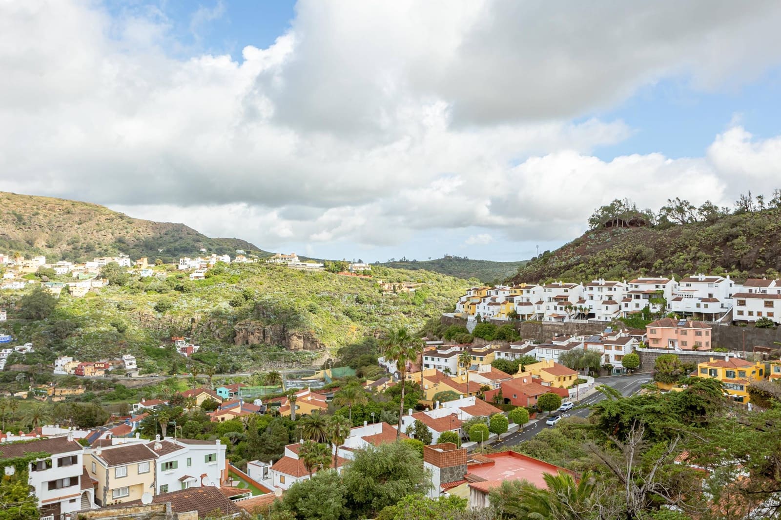 5 bedroom Villa for sale in Santa Brigida with garage - € 895,000 (Ref: 9804302)