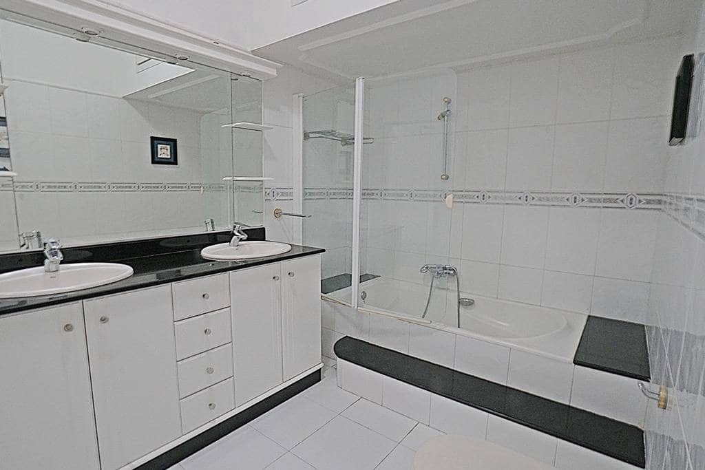 4 quarto Apartamento para arrendar em Las Palmas de Gran Canaria com garagem - 1 400 € (Ref: 9820526)