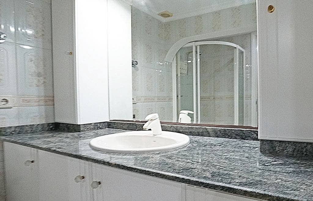 4 quarto Apartamento para arrendar em Las Palmas de Gran Canaria com garagem - 1 400 € (Ref: 9820526)