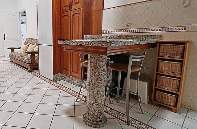 4 quarto Apartamento para arrendar em Guanarteme, Las Palmas de Gran Canaria com garagem - 1 400 € (Ref: 9820526)