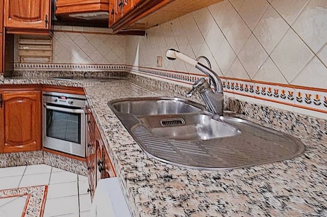 4 quarto Apartamento para arrendar em Guanarteme, Las Palmas de Gran Canaria com garagem - 1 400 € (Ref: 9820526)
