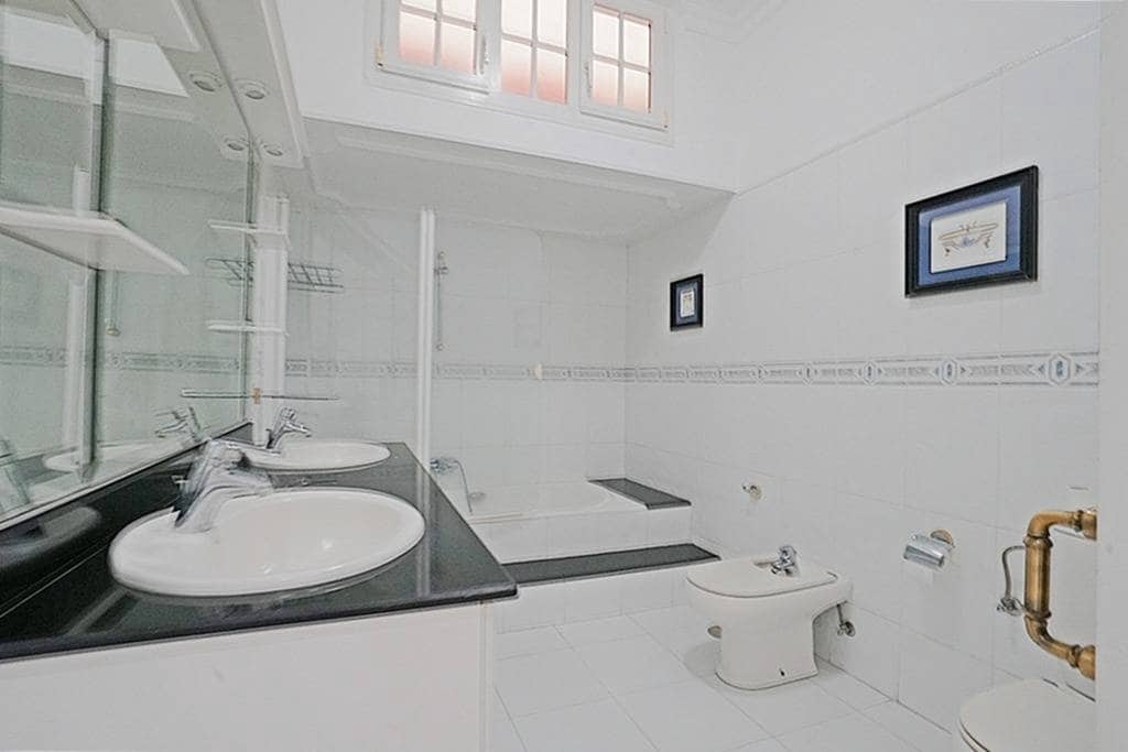 4 quarto Apartamento para arrendar em Las Palmas de Gran Canaria com garagem - 1 400 € (Ref: 9820526)