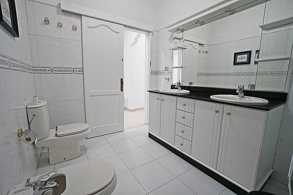 4 quarto Apartamento para arrendar em Las Palmas de Gran Canaria com garagem - 1 400 € (Ref: 9820526)