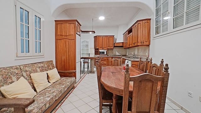 4 quarto Apartamento para arrendar em Guanarteme, Las Palmas de Gran Canaria com garagem - 1 400 € (Ref: 9820526)