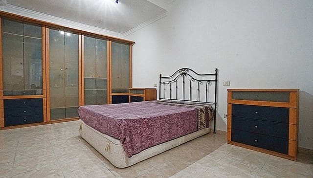 4 quarto Apartamento para arrendar em Guanarteme, Las Palmas de Gran Canaria com garagem - 1 400 € (Ref: 9820526)
