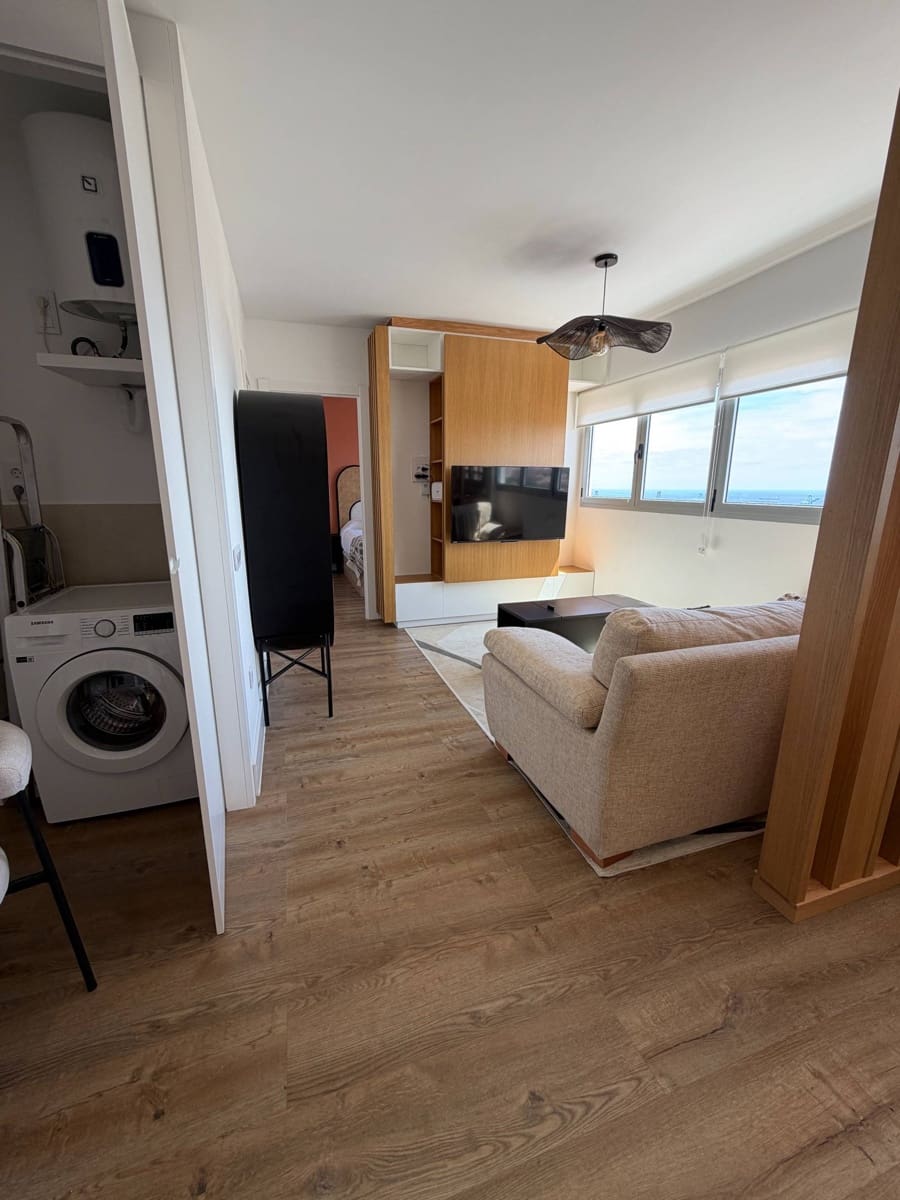 1 bedroom Apartment for rent in Las Palmas de Gran Canaria with garage - € 900 (Ref: 9822935)