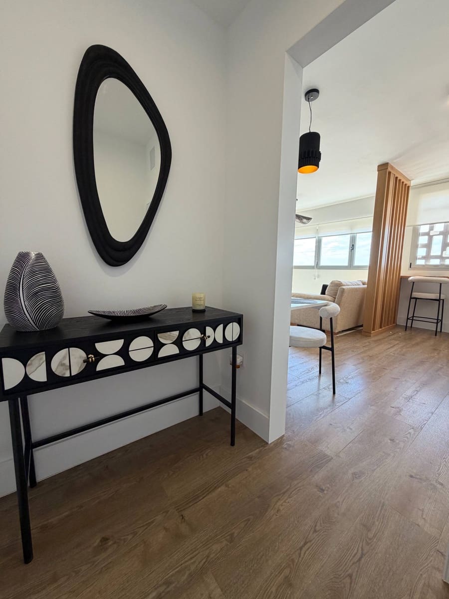 1 bedroom Apartment for rent in Las Palmas de Gran Canaria with garage - € 900 (Ref: 9822935)
