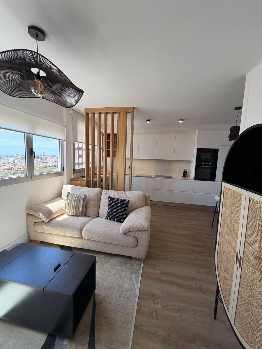 1 bedroom Apartment for rent in Las Palmas de Gran Canaria with garage - € 900 (Ref: 9822935)