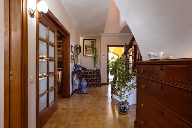 6 slaapkamer Villa te koop in Santa Brígida met garage - € 595.000 (Ref: 9825260)