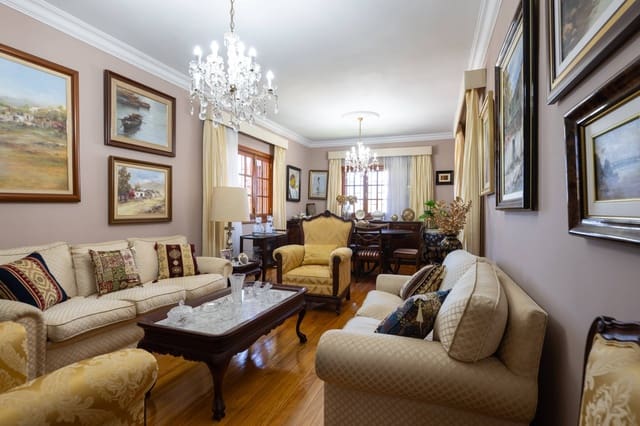 6 slaapkamer Villa te koop in Santa Brígida met garage - € 595.000 (Ref: 9825260)