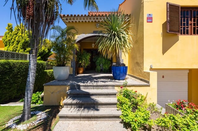6 slaapkamer Villa te koop in Santa Brígida met garage - € 595.000 (Ref: 9825260)