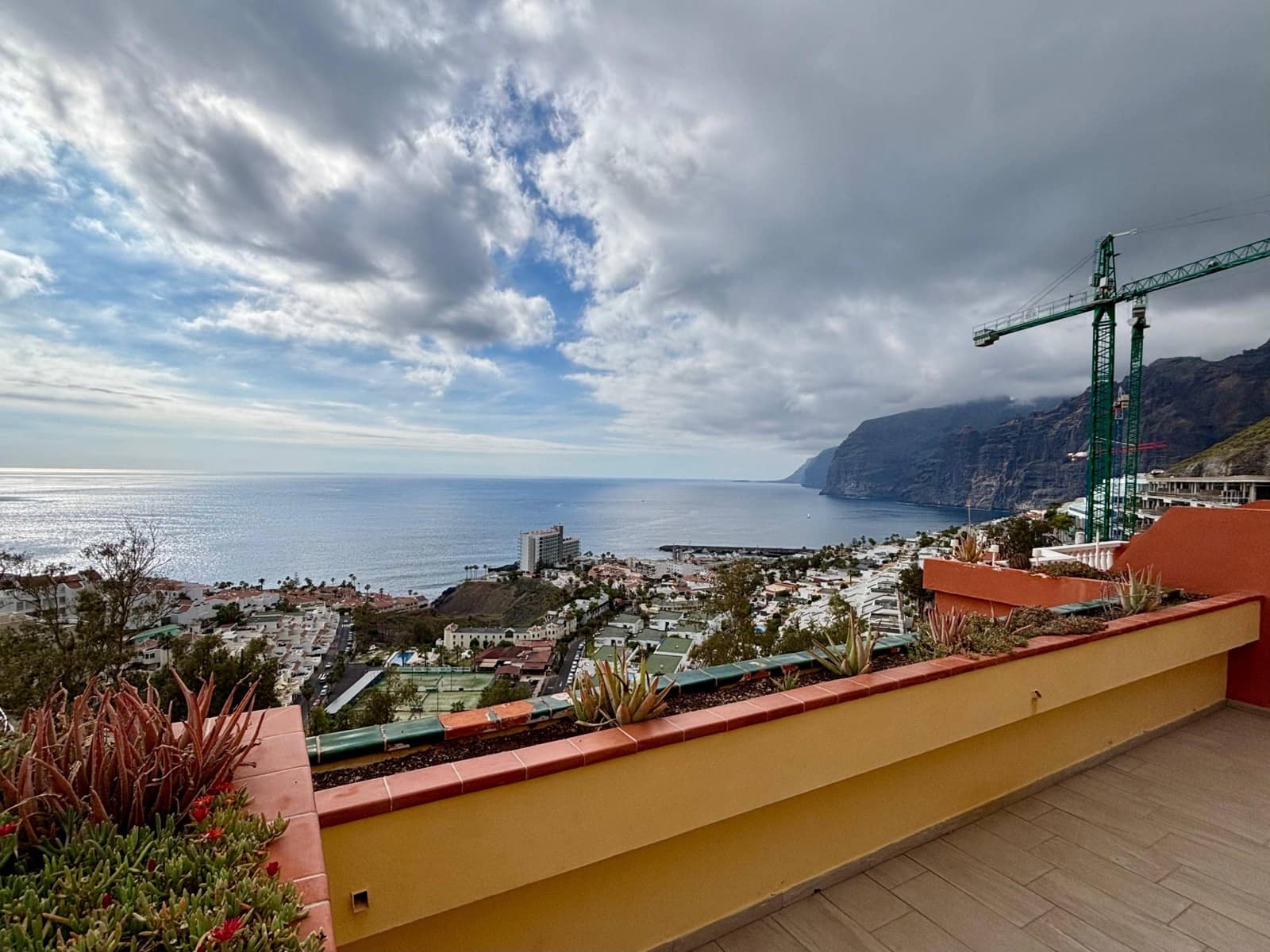 2 bedroom Apartment for rent in Los Gigantes with pool - € 1,500 (Ref: 9829160)