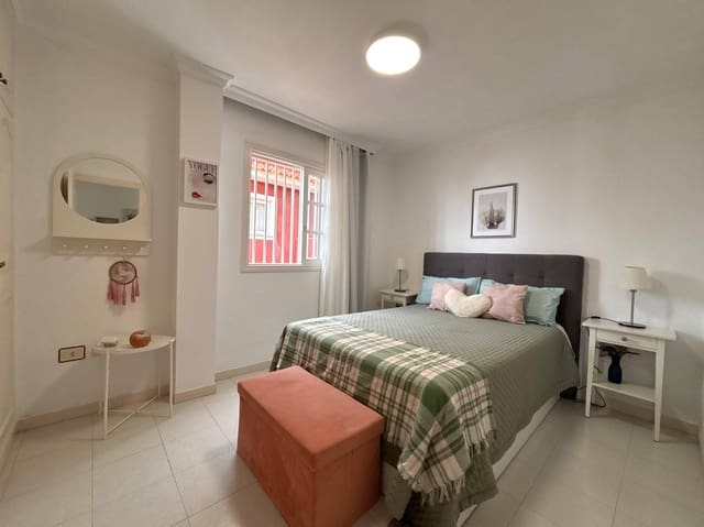 2 slaapkamer Appartement te huur in Los Gigantes, Santiago del Teide met zwembad - € 1.500 (Ref: 9829160)