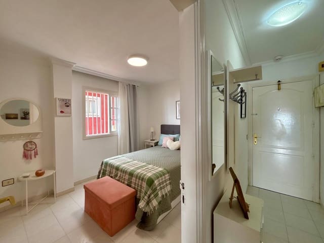 2 slaapkamer Appartement te huur in Los Gigantes, Santiago del Teide met zwembad - € 1.500 (Ref: 9829160)