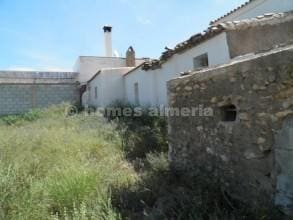 4 soveværelse Finca/Landehus til salg i Zurgena - € 85.000 (Ref: 6942021)