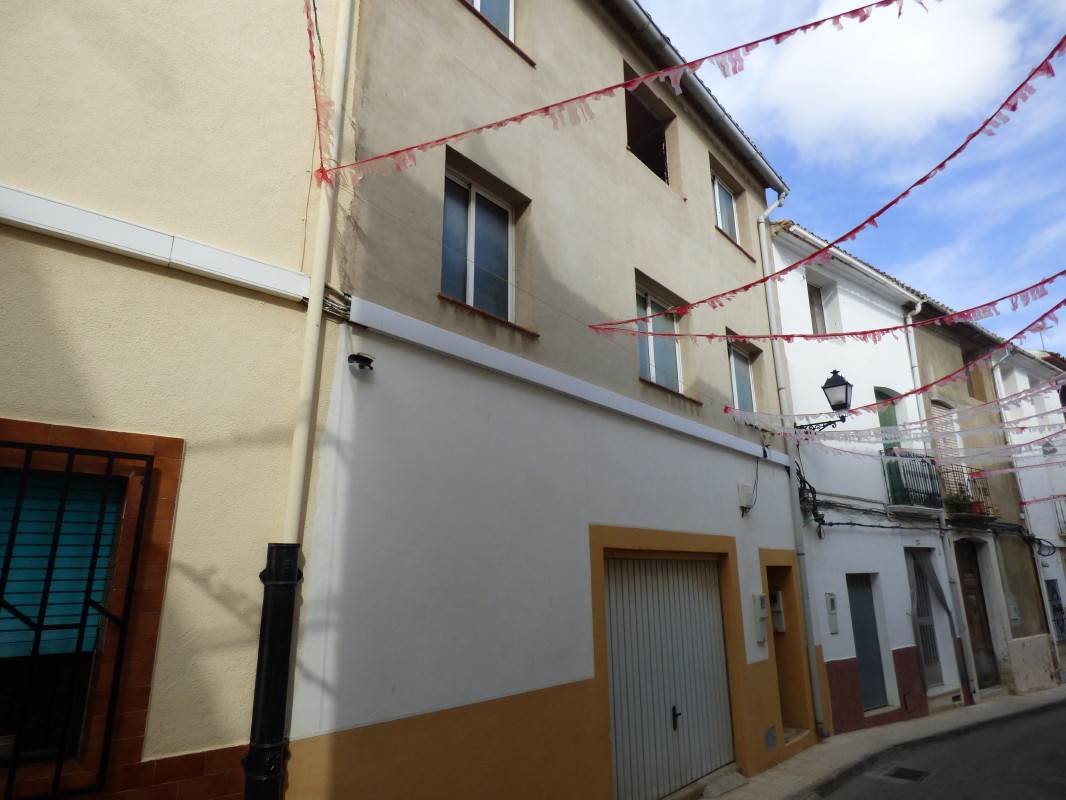 4 bedroom Townhouse for sale in Tárbena € 75,000 (Ref 3937896)