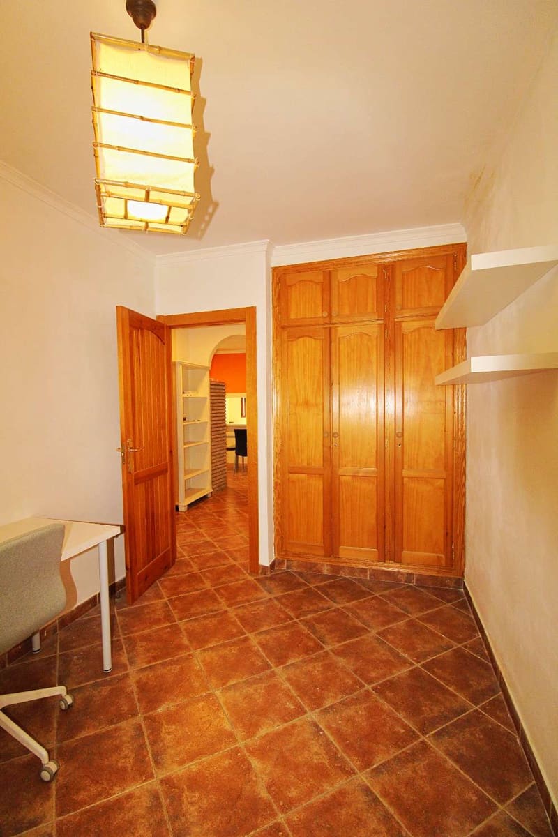 3 makuuhuone Huoneisto vuokrattavana paikassa Malaga kaupunki - 1 200 € (Ref: 10040310)