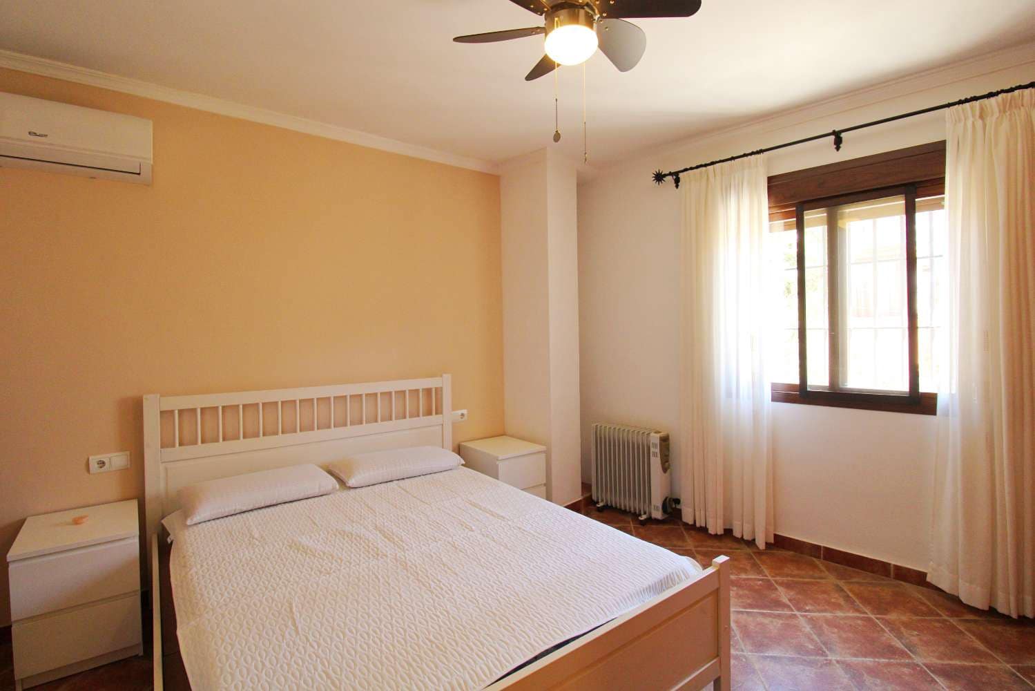 3 makuuhuone Huoneisto vuokrattavana paikassa Malaga kaupunki - 1 200 € (Ref: 10040310)