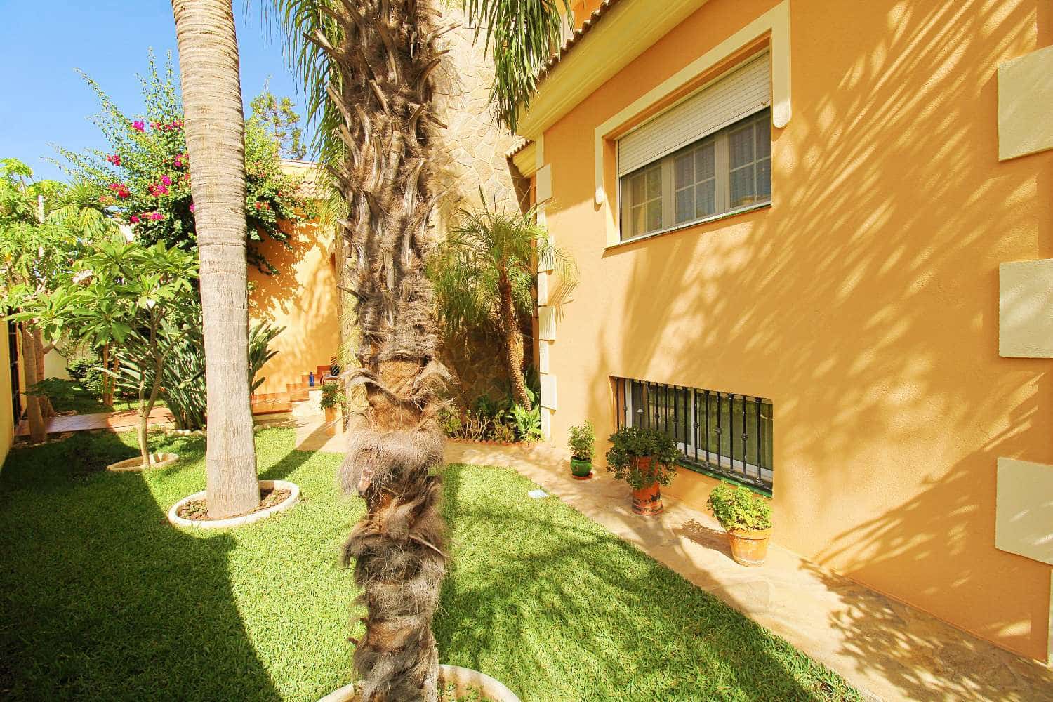 4 quarto Moradia para venda em Alhaurin de la Torre com garagem - 895 000 € (Ref: 10061232)