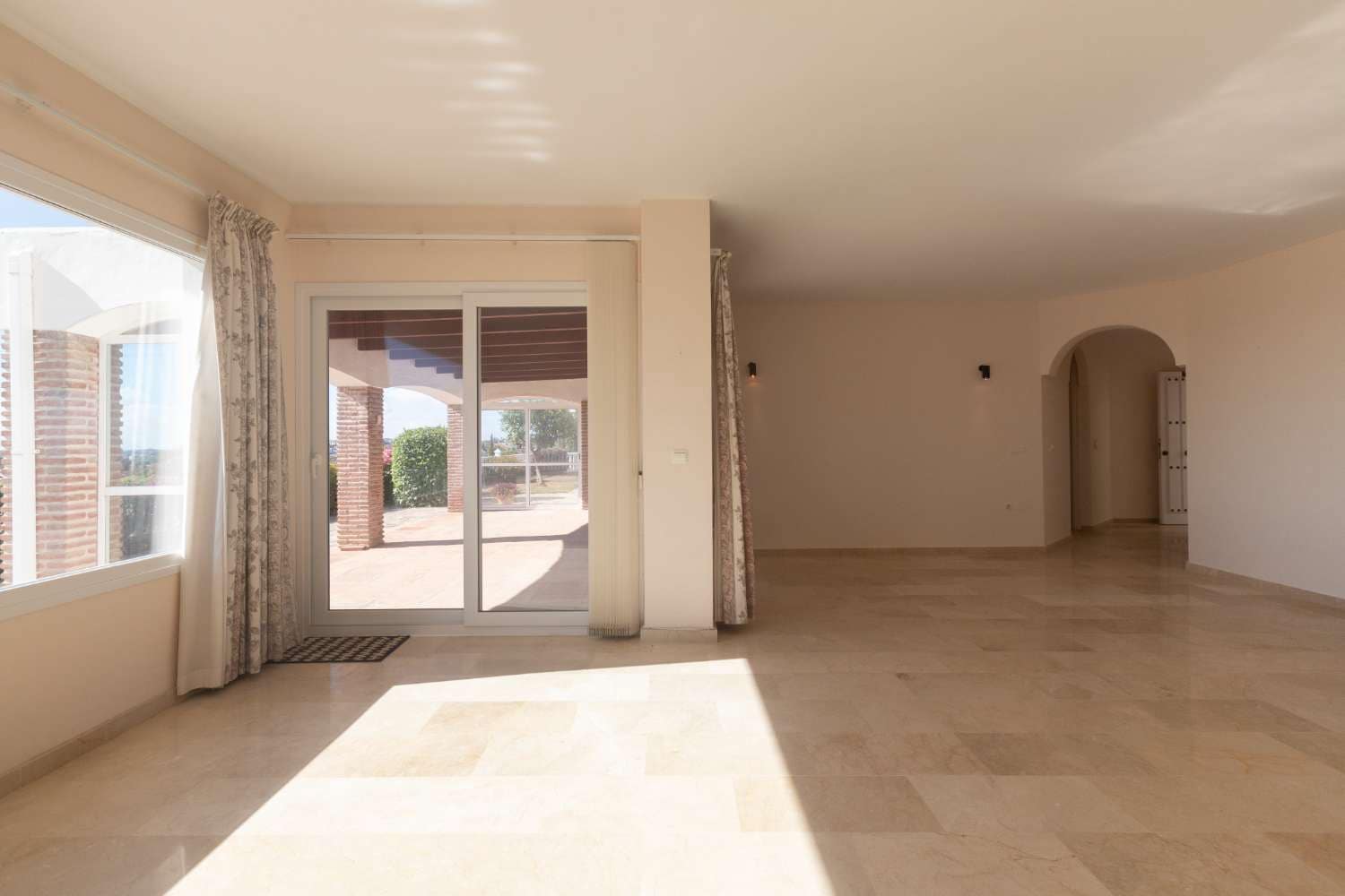 3 bedroom Villa for sale in Mijas with pool garage - € 900,000 (Ref: 10118709)