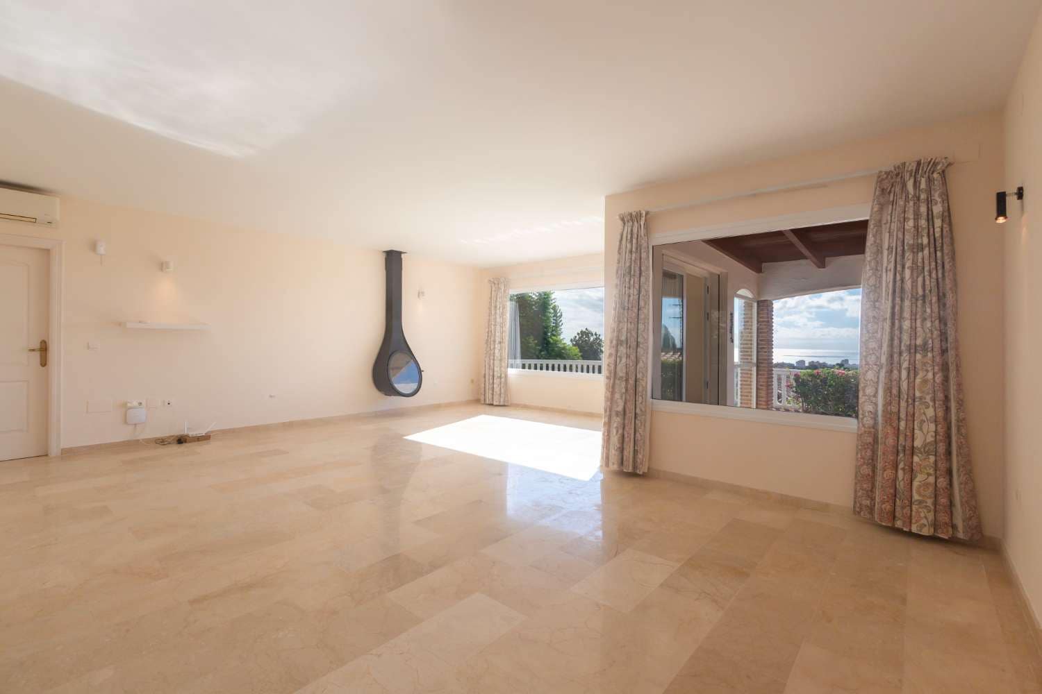 3 bedroom Villa for sale in Mijas with pool garage - € 900,000 (Ref: 10118709)