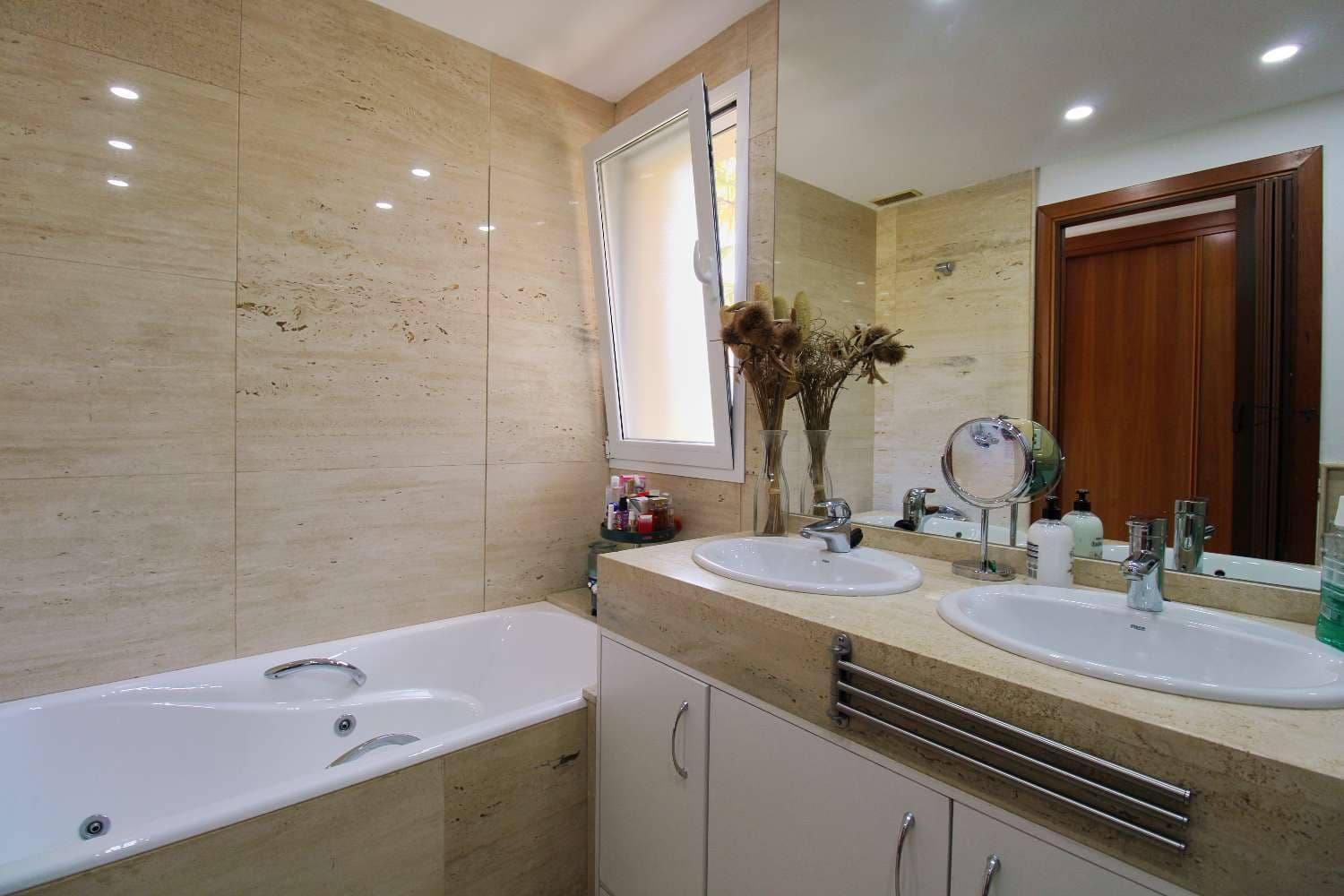 Apartamento de 2 habitaciones en Alhaurín de la Torre en venta con piscina garaje - 365.000 € (Ref: 10184149)