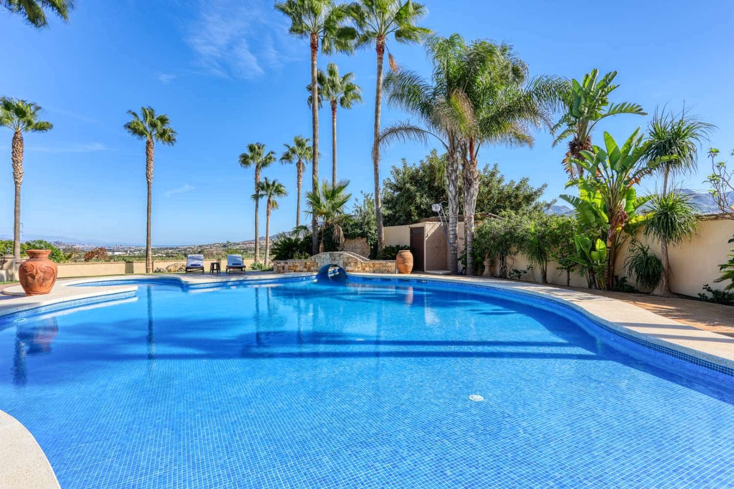 Finca/Casa Rural de 8 habitaciones en Alhaurín de la Torre en venta con piscina - 1.900.000 € (Ref: 3100017)