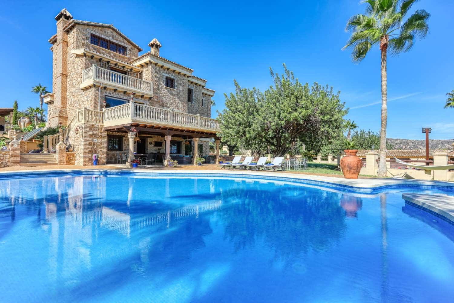 Finca/Casa Rural de 8 habitaciones en Alhaurín de la Torre en venta con piscina - 1.900.000 € (Ref: 3100017)