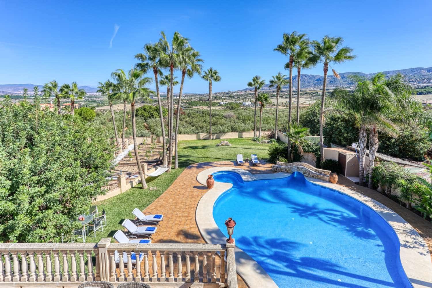 Finca/Casa Rural de 8 habitaciones en Alhaurín de la Torre en venta con piscina - 1.900.000 € (Ref: 3100017)