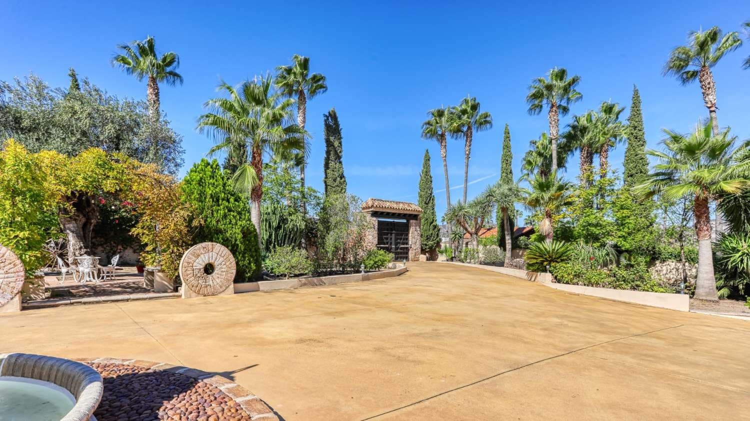 Finca/Casa Rural de 8 habitaciones en Alhaurín de la Torre en venta con piscina - 1.900.000 € (Ref: 3100017)