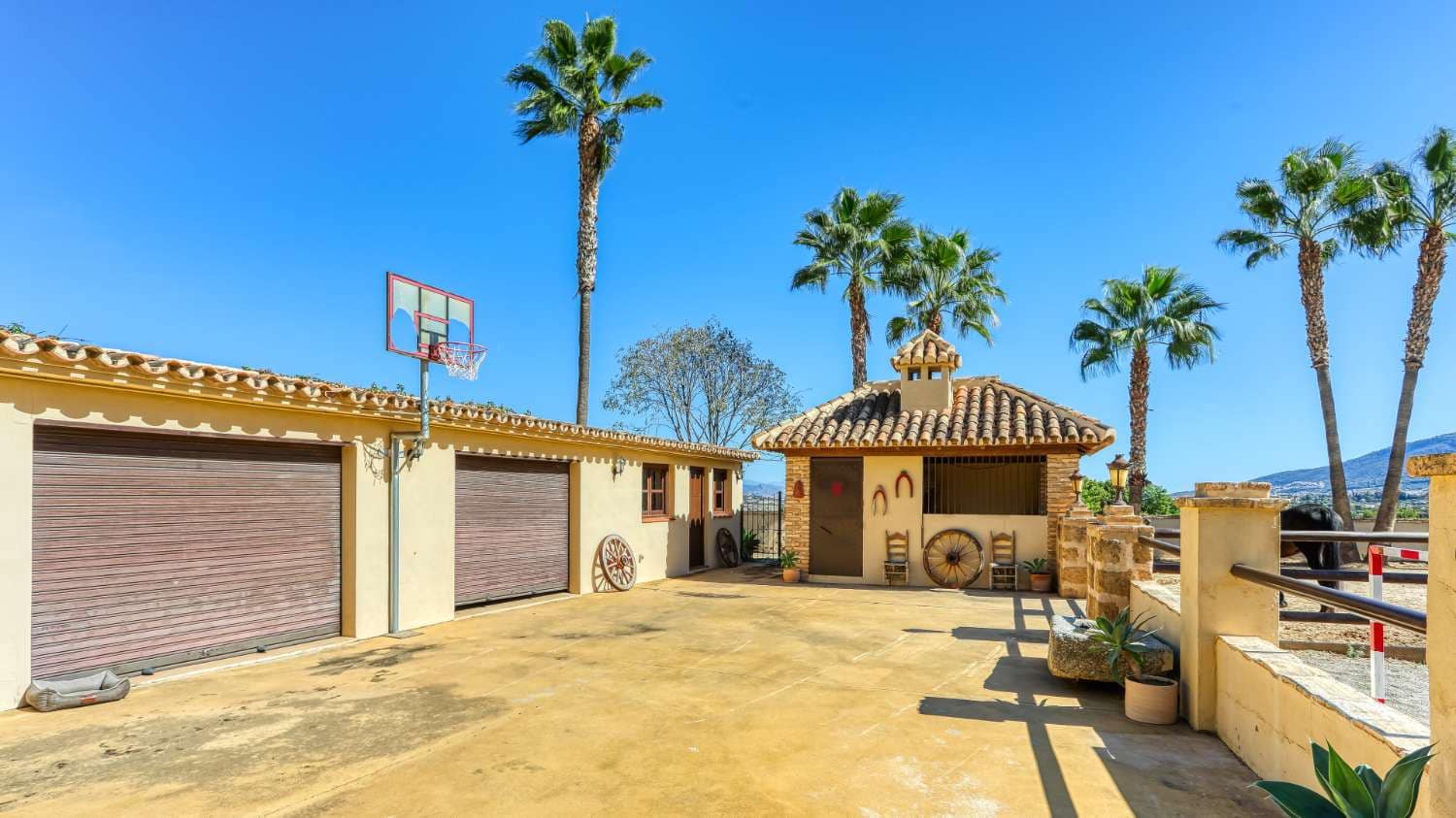 Finca/Casa Rural de 8 habitaciones en Alhaurín de la Torre en venta con piscina - 1.900.000 € (Ref: 3100017)