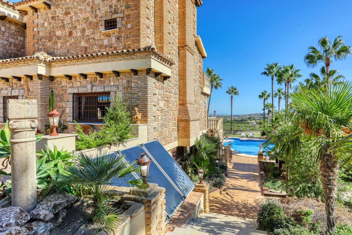 Finca/Casa Rural de 8 habitaciones en Alhaurín de la Torre en venta con piscina - 1.900.000 € (Ref: 3100017)