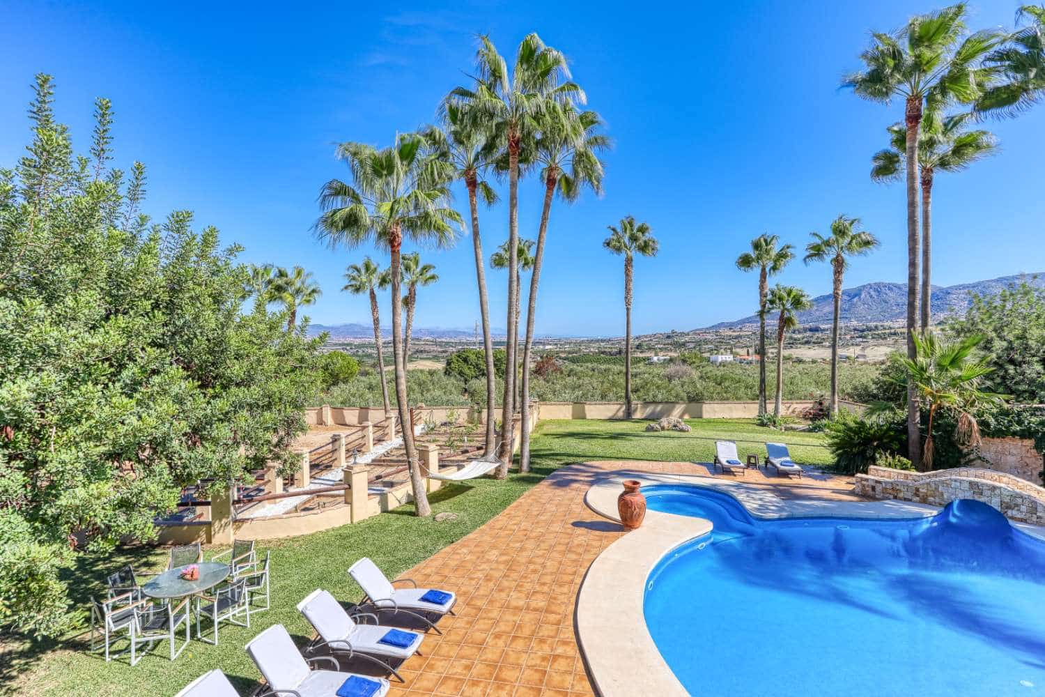 Finca/Casa Rural de 8 habitaciones en Alhaurín de la Torre en venta con piscina - 1.900.000 € (Ref: 3100017)