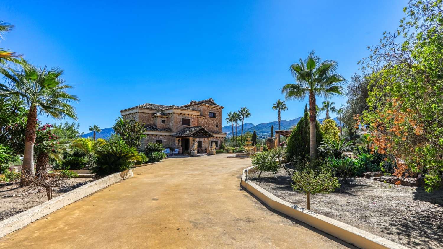 Finca/Casa Rural de 8 habitaciones en Alhaurín de la Torre en venta con piscina - 1.900.000 € (Ref: 3100017)