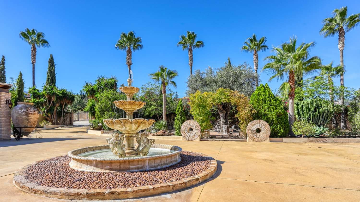 Finca/Casa Rural de 8 habitaciones en Alhaurín de la Torre en venta con piscina - 1.900.000 € (Ref: 3100017)