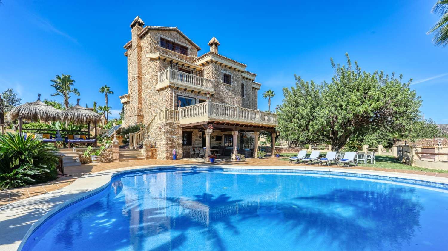 Finca/Casa Rural de 8 habitaciones en Alhaurín de la Torre en venta con piscina - 1.900.000 € (Ref: 3100017)