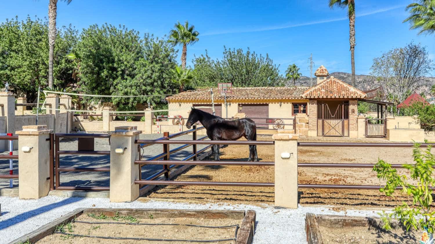 Finca/Casa Rural de 8 habitaciones en Alhaurín de la Torre en venta con piscina - 1.900.000 € (Ref: 3100017)