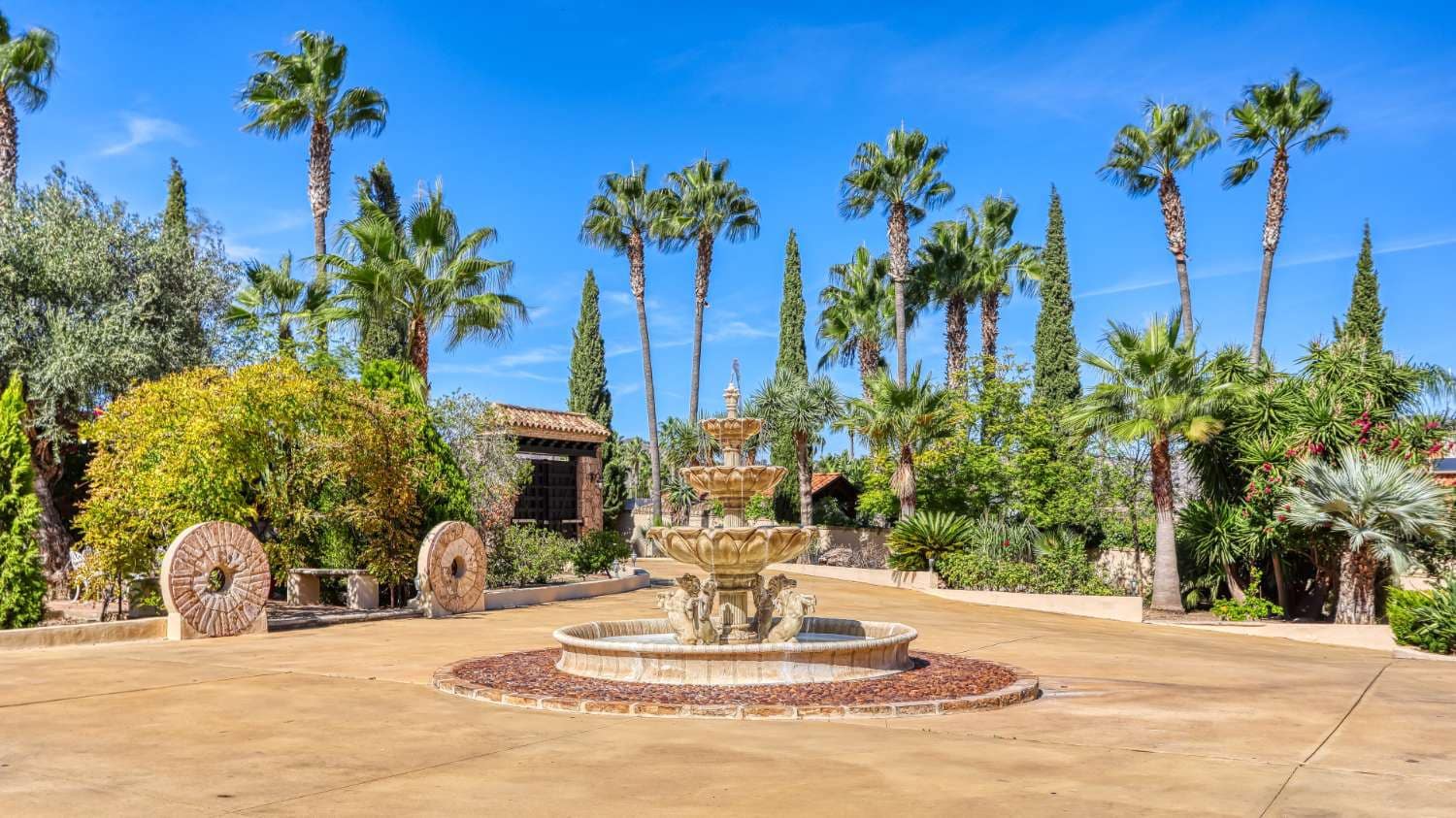 Finca/Casa Rural de 8 habitaciones en Alhaurín de la Torre en venta con piscina - 1.900.000 € (Ref: 3100017)