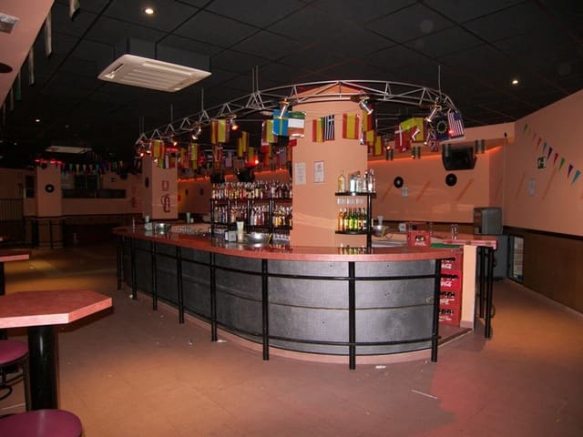 Commercieel te koop in Periana - € 1.200.000 (Ref: 3100137)