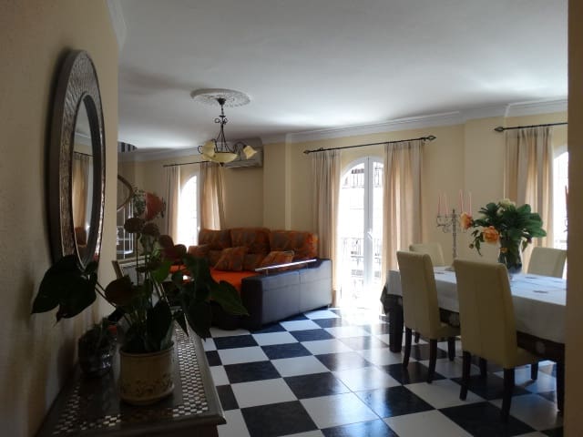 3 sovrum Hus till salu i Alhaurín de la Torre - 365 000 € (Ref: 3476830)