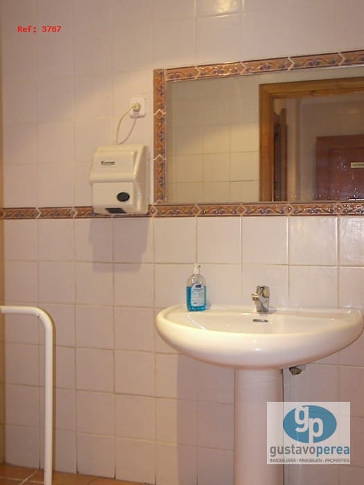 Kaupallinen myytävänä paikassa Torremolinos - 350 000 € (Ref: 3609900)