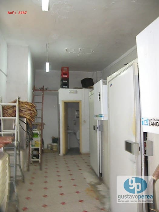 Kaupallinen myytävänä paikassa Torremolinos - 350 000 € (Ref: 3609900)