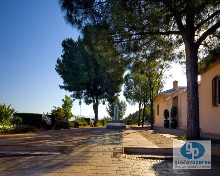 4 quarto Moradia para venda em Alhaurin de la Torre com piscina - 995 000 € (Ref: 3609941)